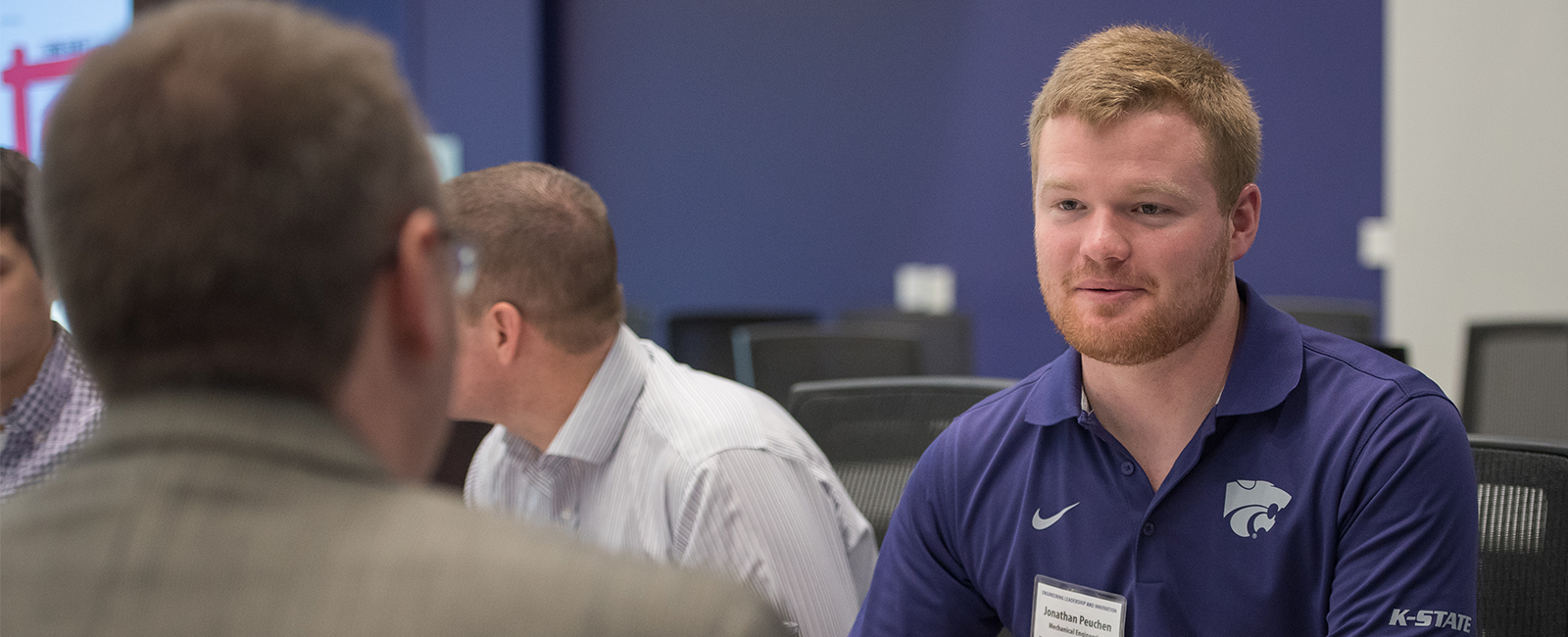 Student interacting with alumnus